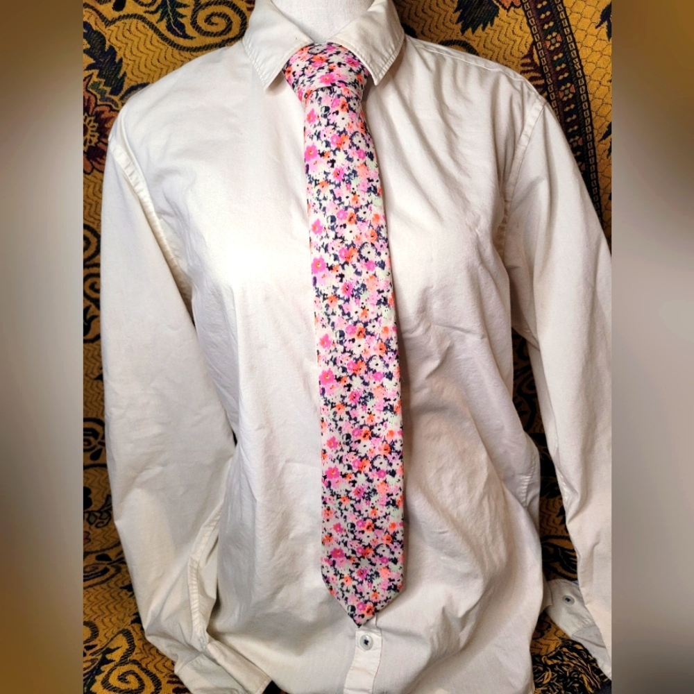 White Floral Tie